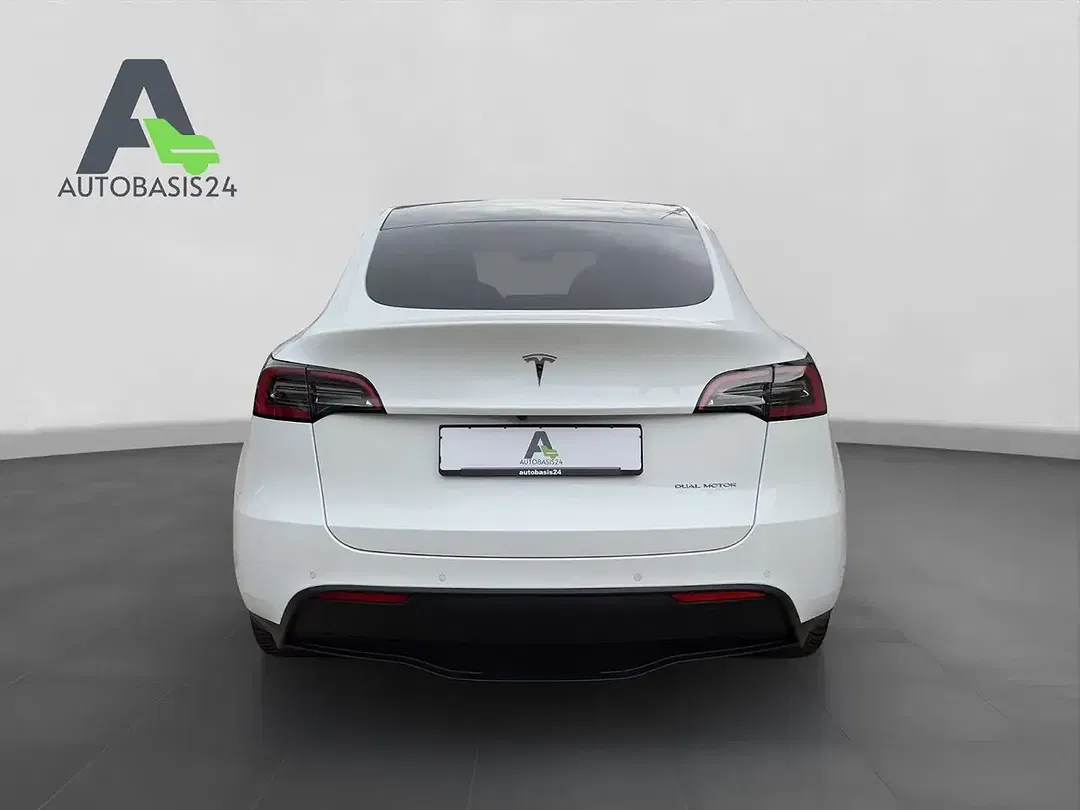 Tesla Model Y AWD Dual Motor Long Range - Thumbnail 4
