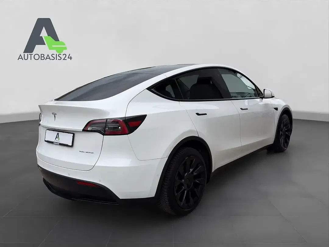 Tesla Model Y AWD Dual Motor Long Range - Thumbnail 5