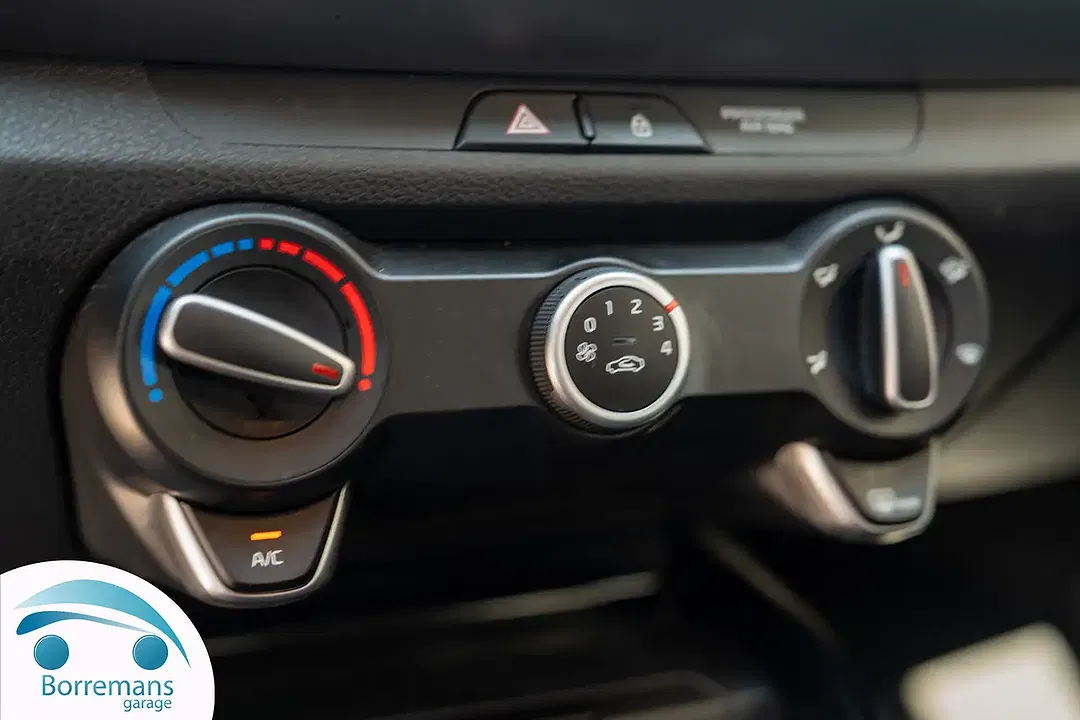 Kia Stonic Business - Thumbnail 8