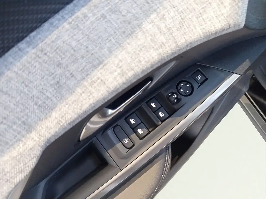 Peugeot 5008 Hybrid Allure Business - Thumbnail 12