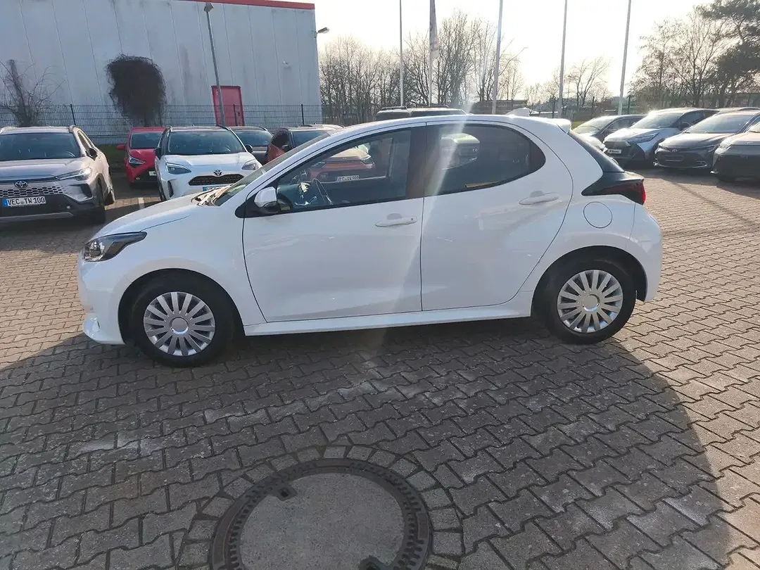 Toyota Yaris Comfort - Thumbnail 4