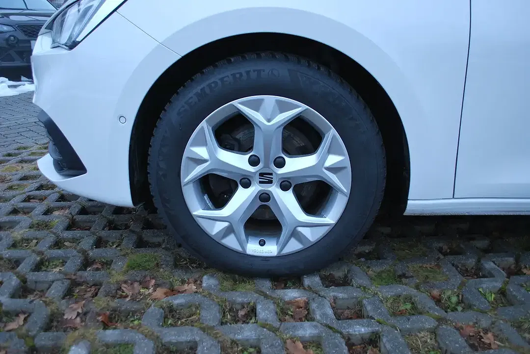SEAT Leon 1.0 eTSI DSG Style - Thumbnail 3
