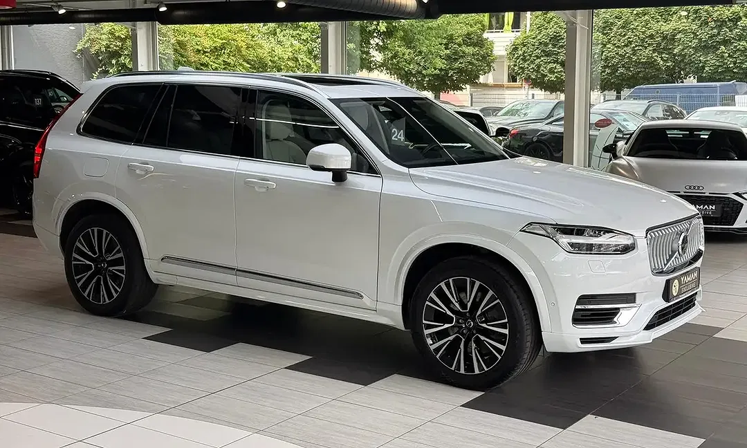 Volvo XC90 Ultra Bright - Thumbnail 4