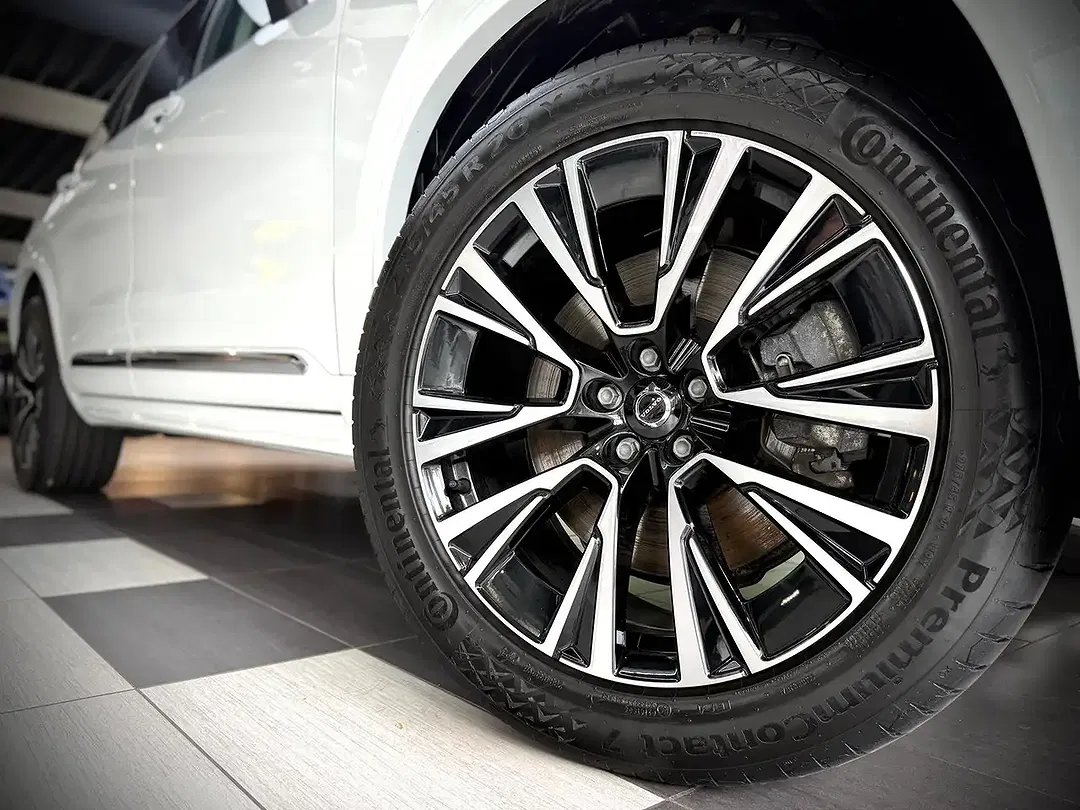 Volvo XC90 Ultra Bright - Thumbnail 5