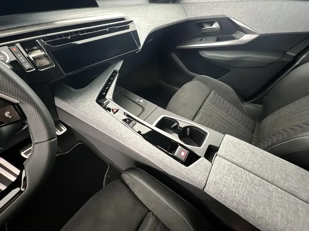 Peugeot 5008 Hybrid GT - Thumbnail 14