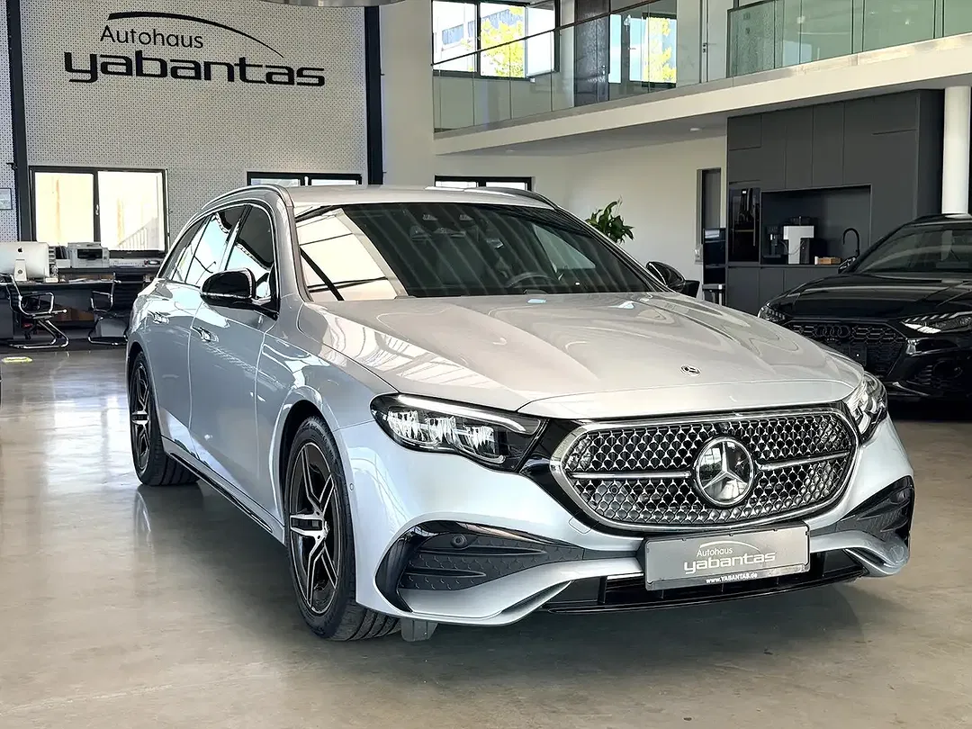 Mercedes-Benz E 300 AMG MBUX Night - Thumbnail 3