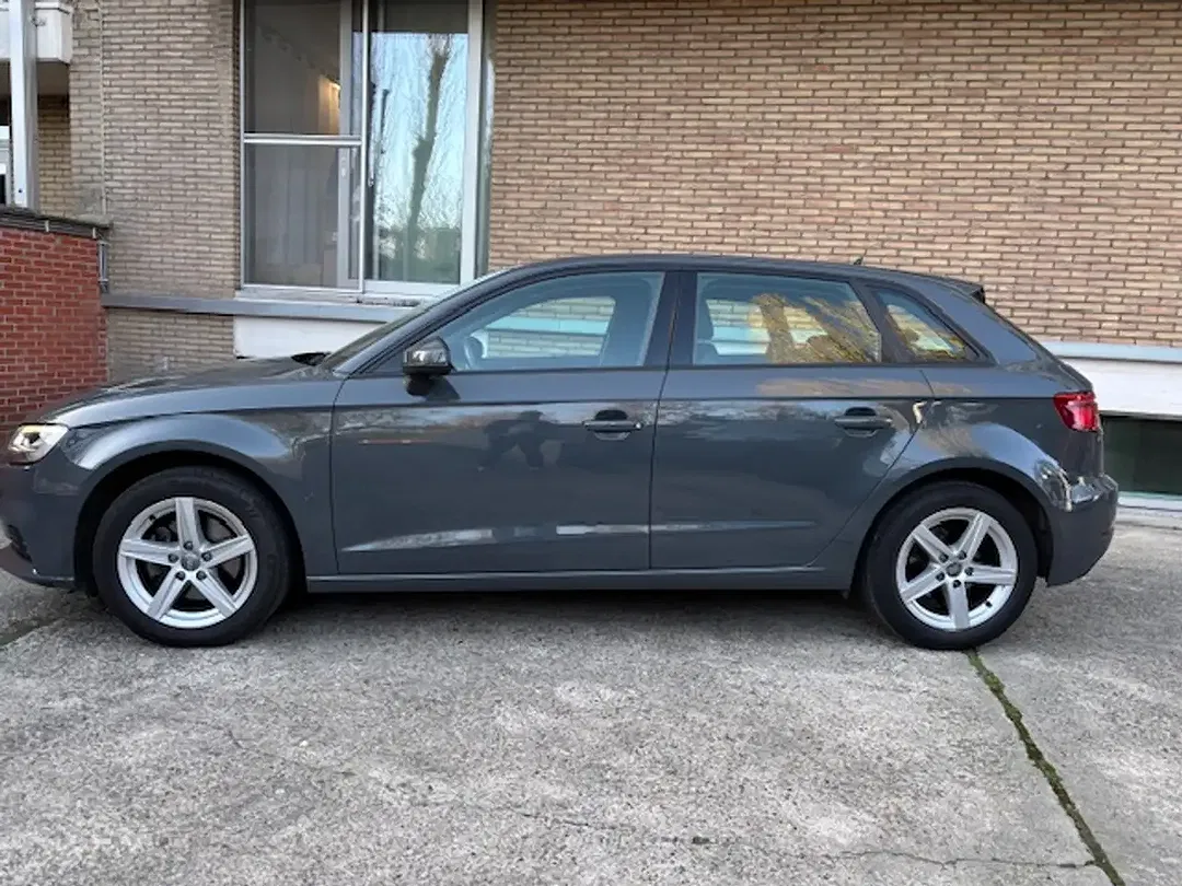 Audi A3 30 TDI S tronic Sportback - Thumbnail 3