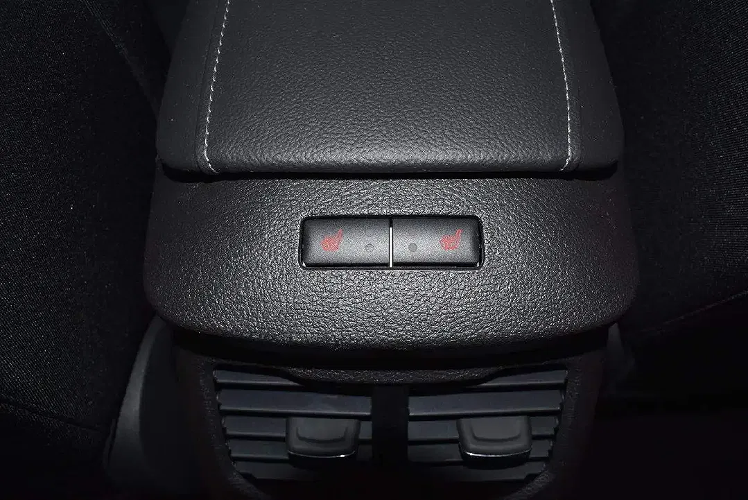 Ford Mondeo Hybrid Titanium - Thumbnail 10
