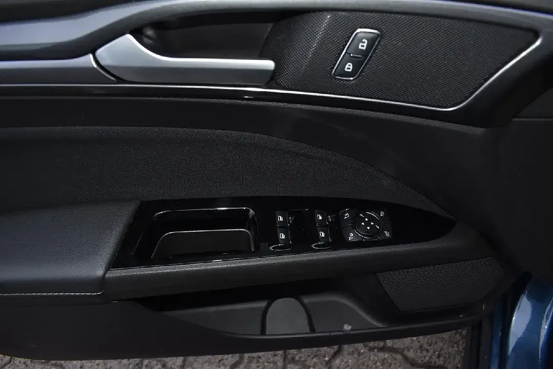 Ford Mondeo Hybrid Titanium - Thumbnail 9