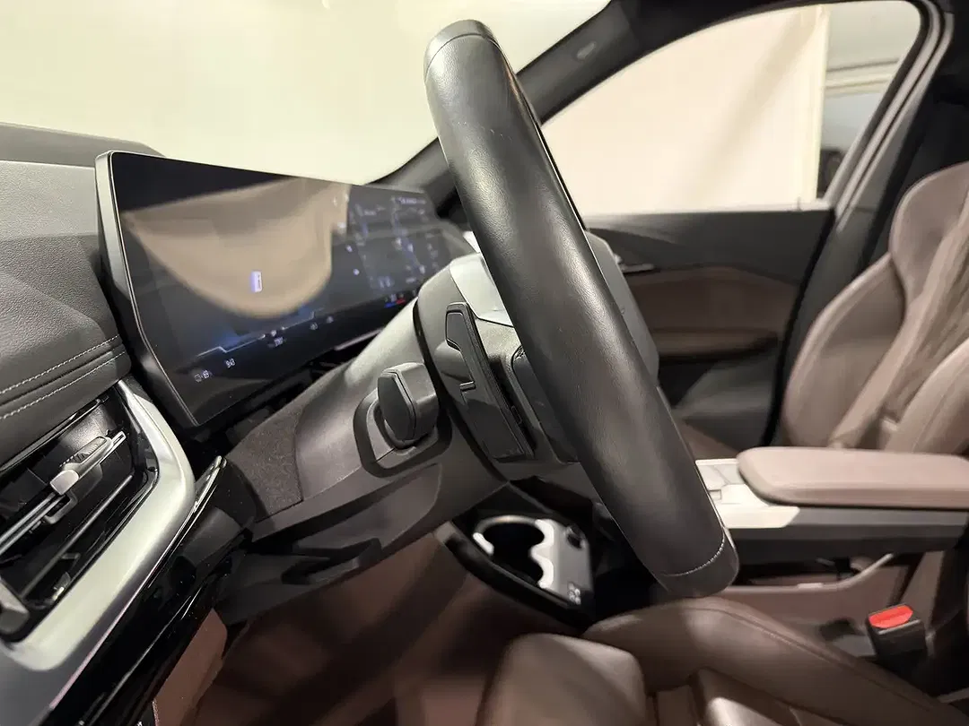 BMW iX1 xDrive M - Thumbnail 14