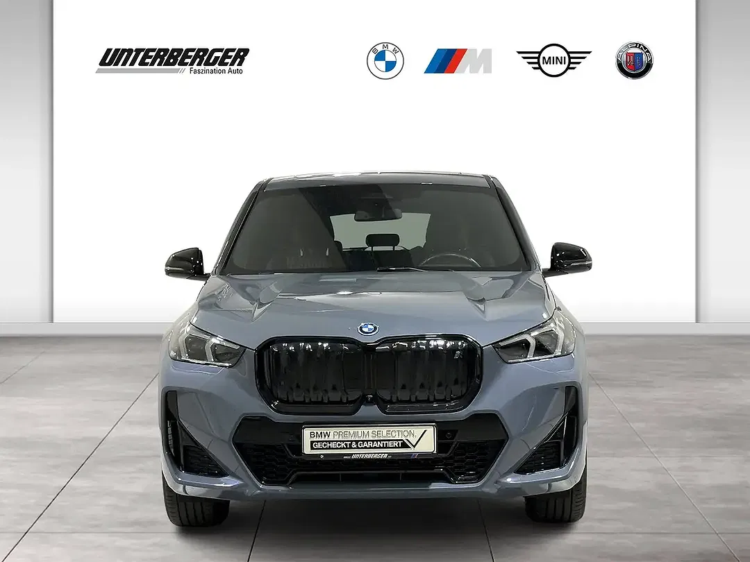 BMW iX1 xDrive M - Thumbnail 4