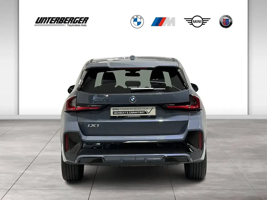BMW iX1 xDrive M - Thumbnail 5