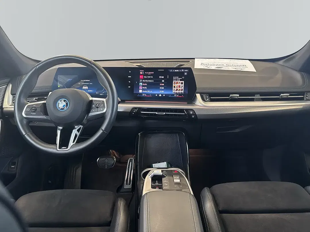 BMW iX1 xDrive M - Thumbnail 12