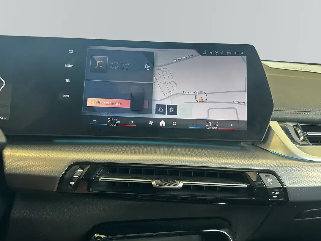 BMW iX1 xDrive M - Thumbnail 14