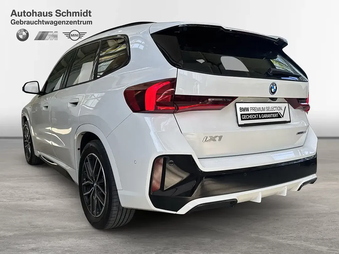 BMW iX1 xDrive M - Thumbnail 3