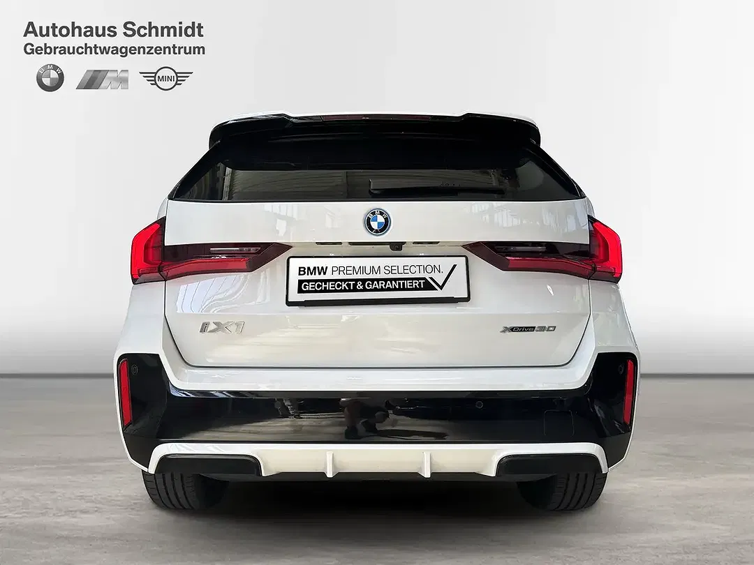 BMW iX1 xDrive M - Thumbnail 4