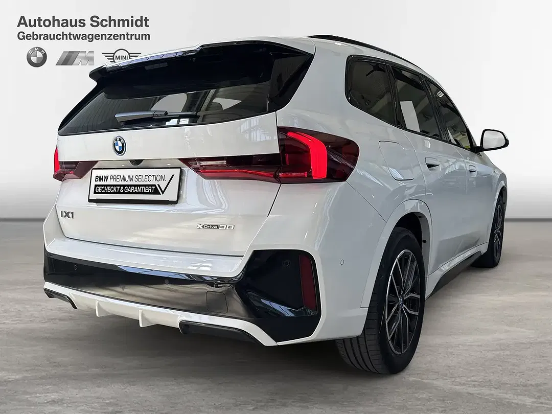 BMW iX1 xDrive M - Thumbnail 5