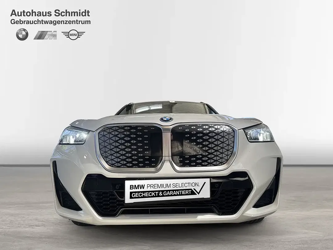 BMW iX1 xDrive M - Thumbnail 7