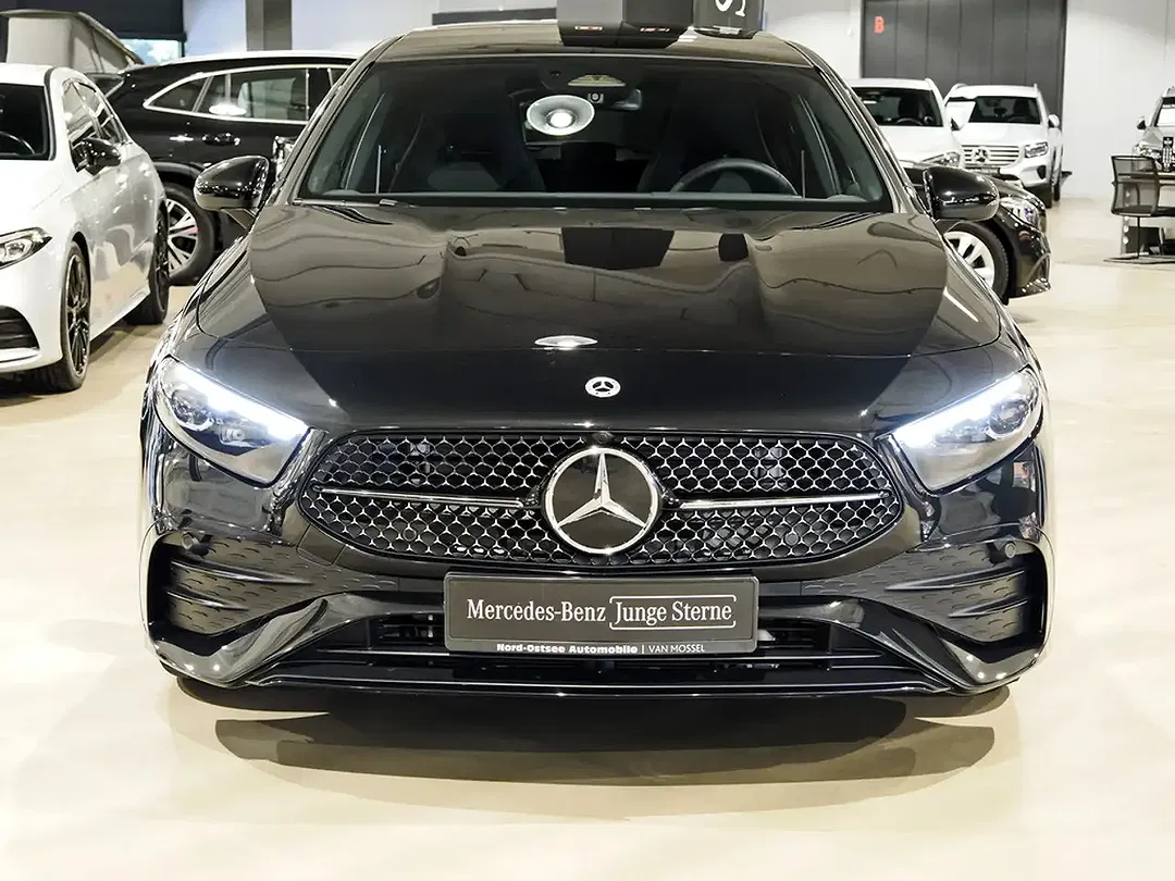 Mercedes-Benz A 180 AMG MBUX Night - foto 2