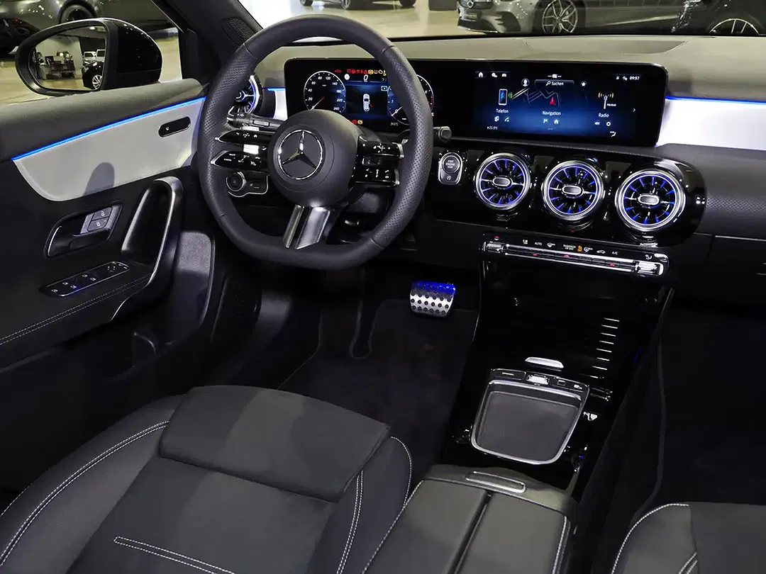 Mercedes-Benz A 180 AMG MBUX Night - Thumbnail 9