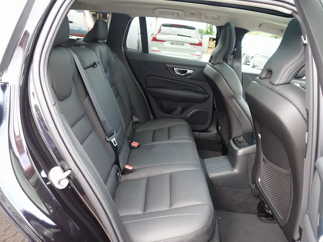 Volvo V60 T8 PHEV AWD Plus Dark - Thumbnail 10
