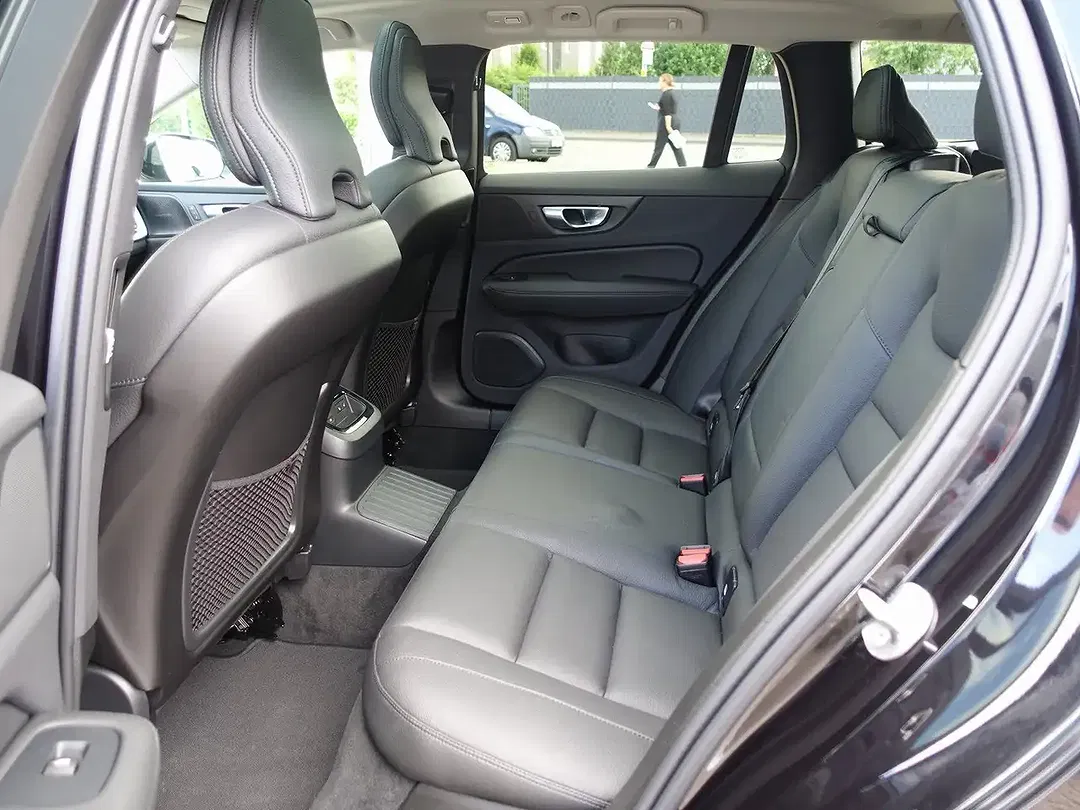 Volvo V60 T8 PHEV AWD Plus Dark - Thumbnail 11