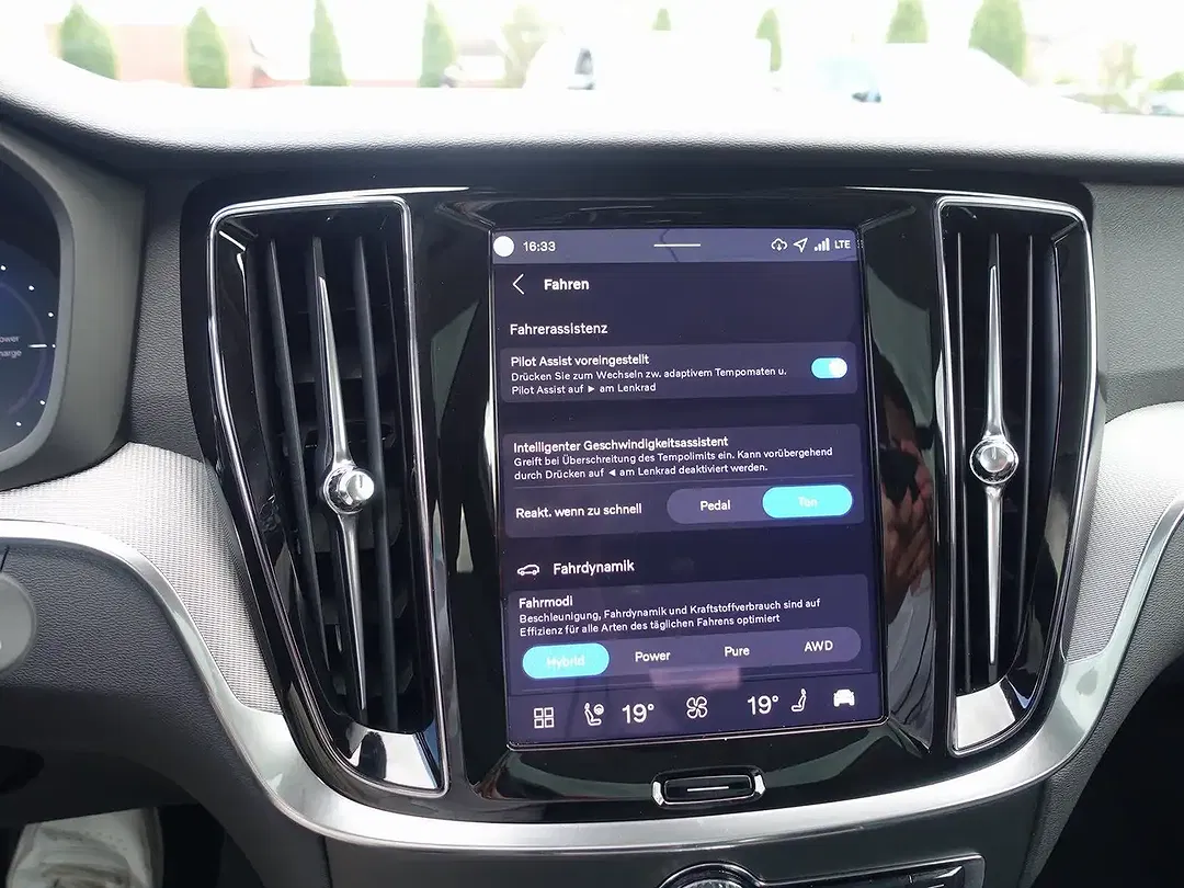 Volvo V60 T8 PHEV AWD Plus Dark - Thumbnail 20