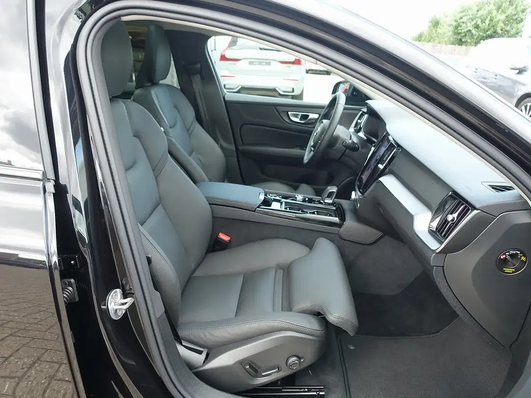 Volvo V60 T8 PHEV AWD Plus Dark - Thumbnail 9