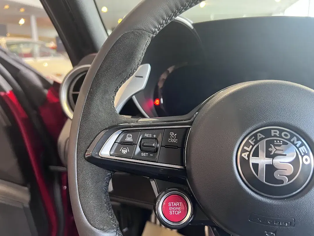 Alfa Romeo Giulia Quadrifoglio Collezione - Thumbnail 12