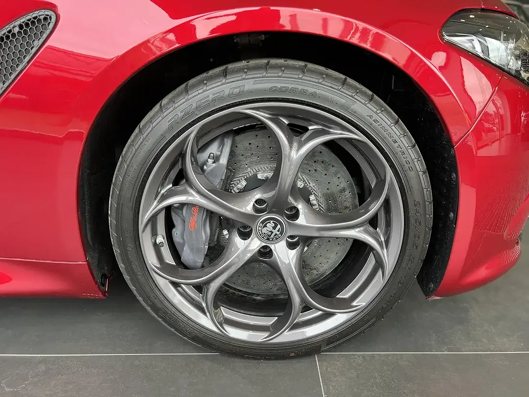 Alfa Romeo Giulia Quadrifoglio Collezione - Thumbnail 5