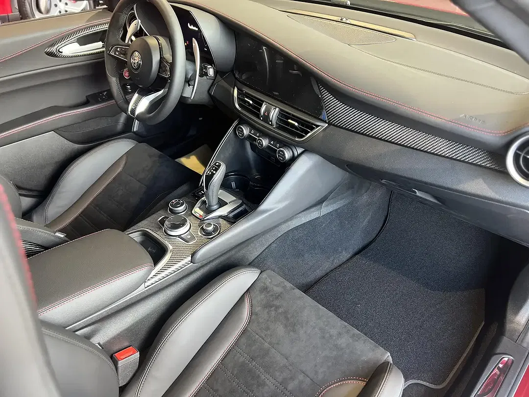 Alfa Romeo Giulia Quadrifoglio Collezione - Thumbnail 7