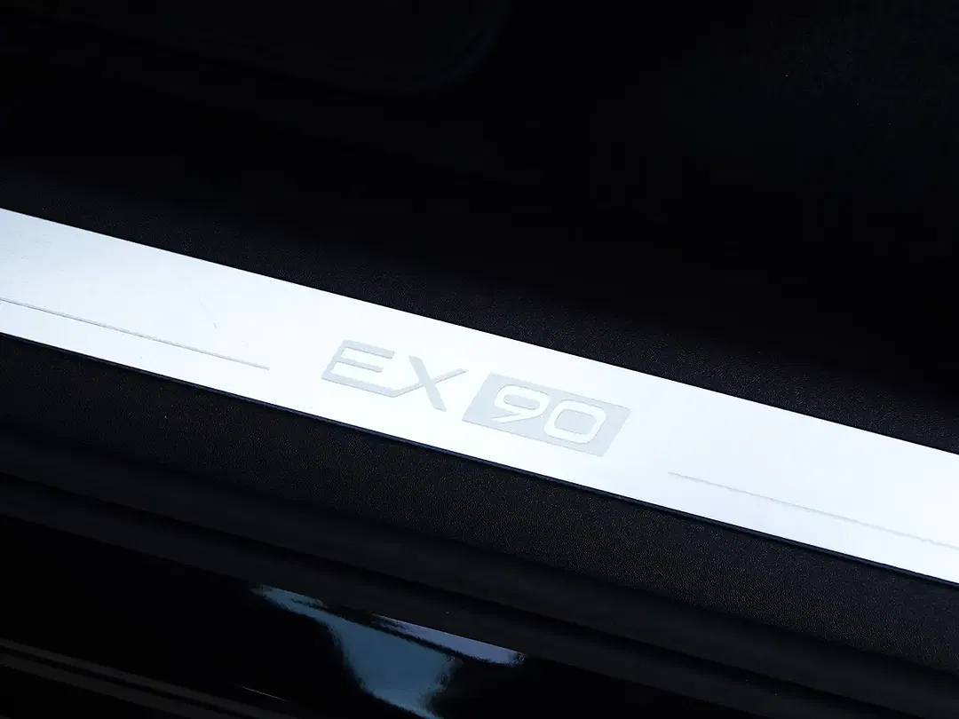 Volvo EX90 AWD Twin Motor Performance Ultra - Thumbnail 20