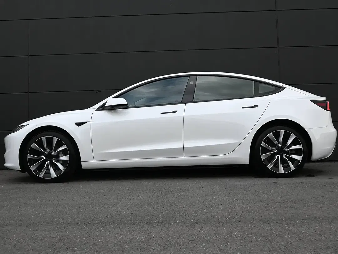 Tesla Model 3 AWD Dual Motor Long Range - Thumbnail 3