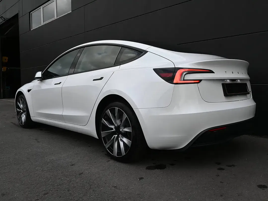 Tesla Model 3 AWD Dual Motor Long Range - Thumbnail 4