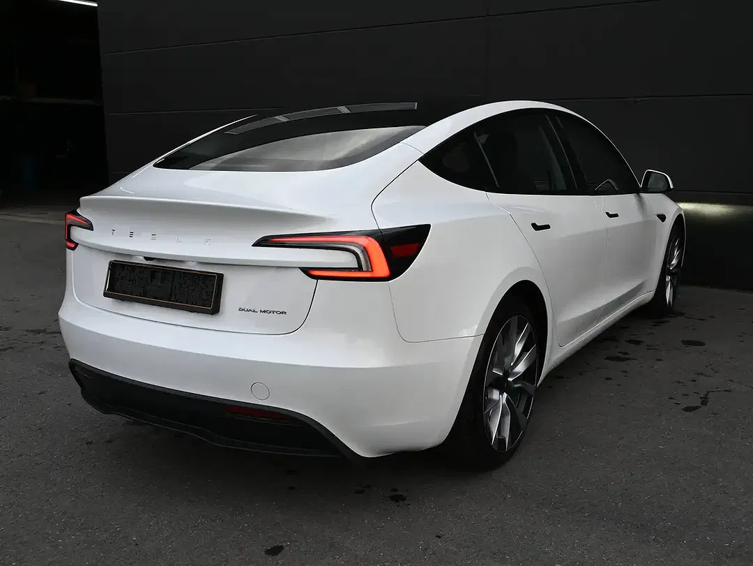 Tesla Model 3 AWD Dual Motor Long Range - Thumbnail 8