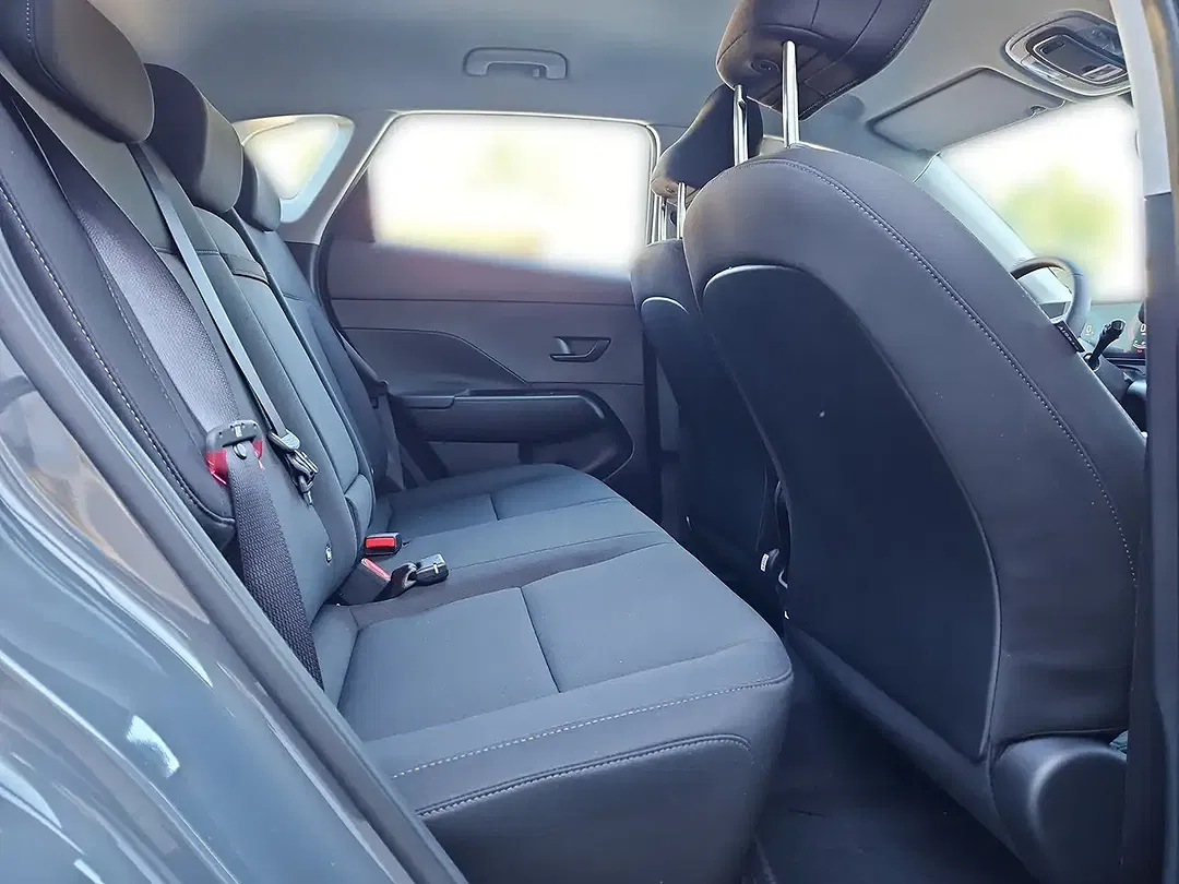 Hyundai KONA Select - Thumbnail 13