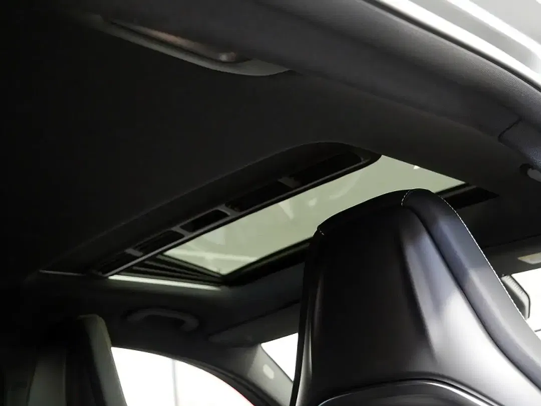 Mercedes-Benz GLC 63 AMG 4MATIC Night - Thumbnail 11