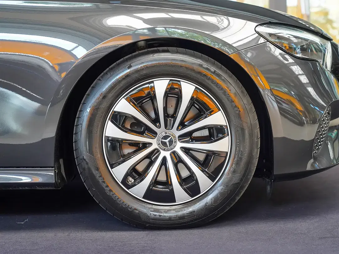 Mercedes-Benz E 220 Avantgarde - Thumbnail 2