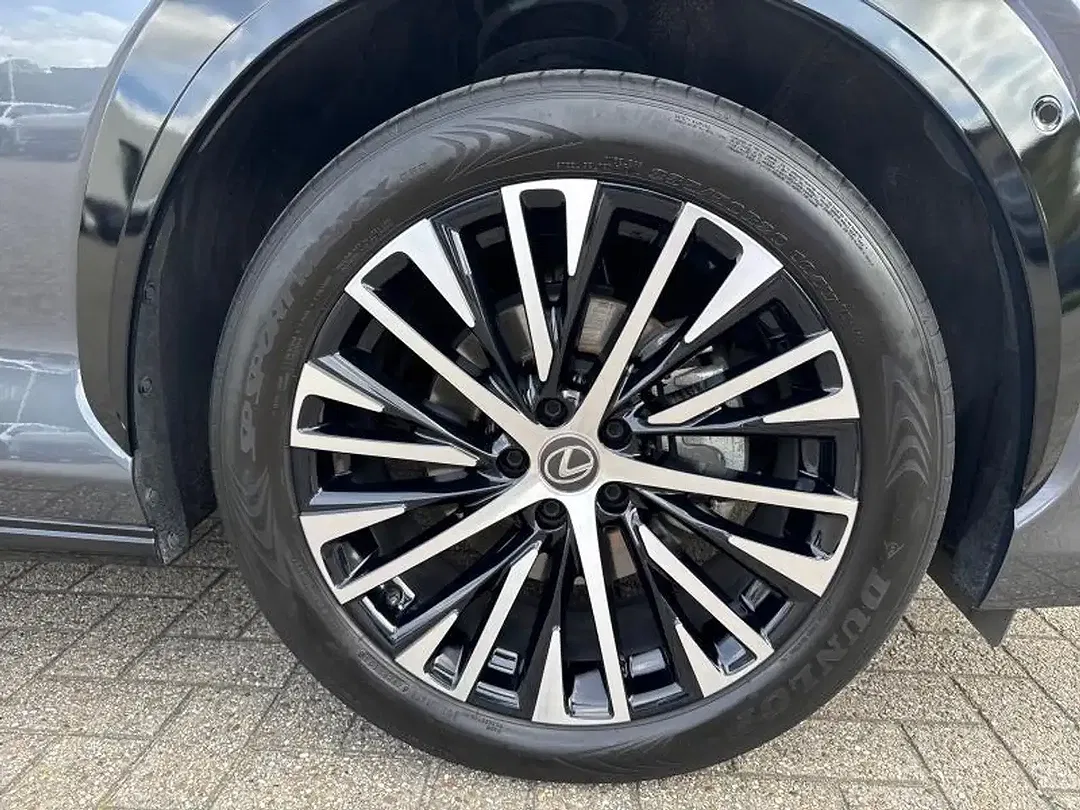 Lexus RZ - Thumbnail 13