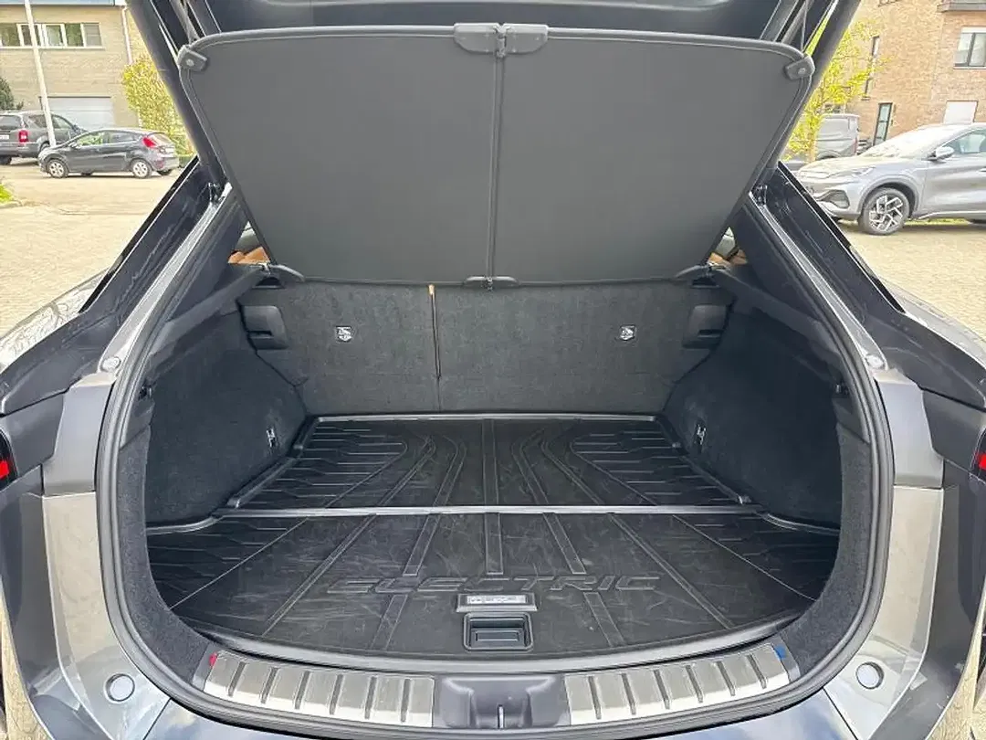 Lexus RZ - Thumbnail 9