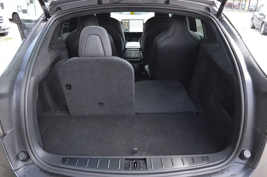 Tesla Model X Plaid - Thumbnail 11