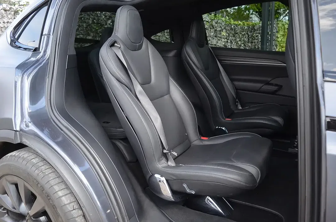Tesla Model X Plaid - Thumbnail 12