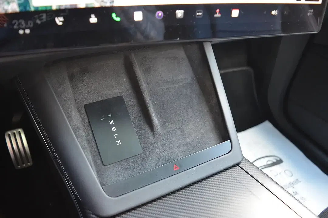 Tesla Model X Plaid - Thumbnail 6