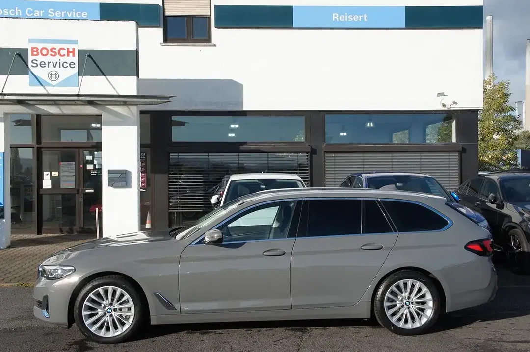 BMW 530 xDrive Luxury Line - Thumbnail 3