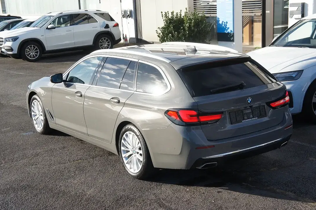 BMW 530 xDrive Luxury Line - Thumbnail 4