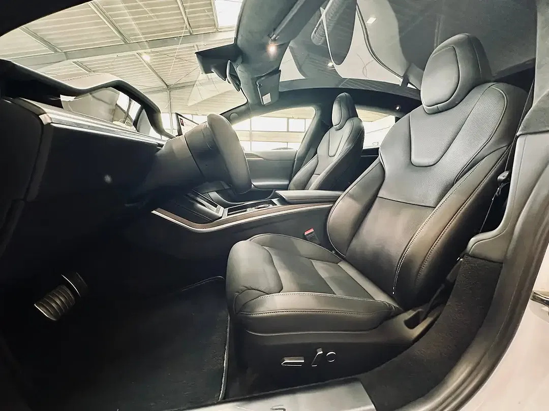 Tesla Model S Plaid - Thumbnail 13
