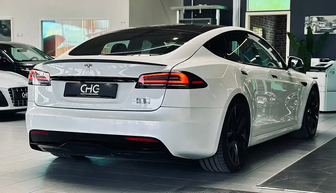 Tesla Model S Plaid - Thumbnail 5