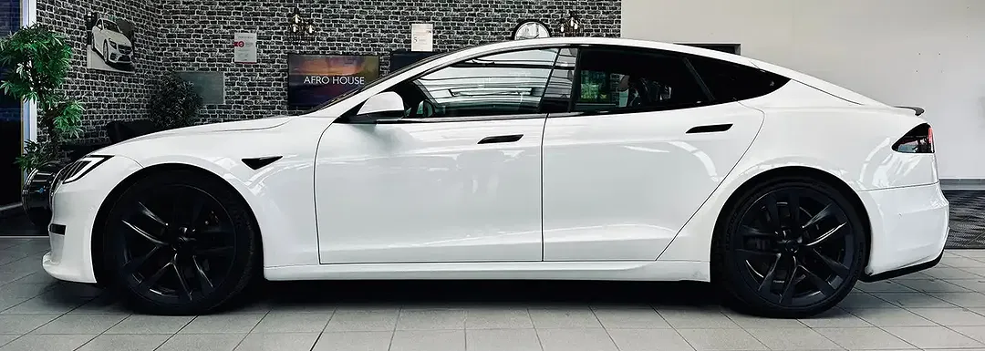 Tesla Model S Plaid - Thumbnail 8