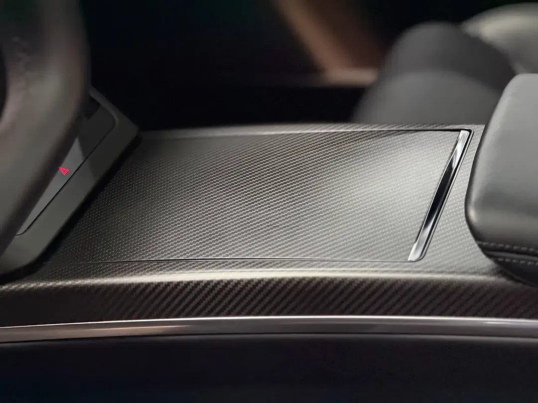 Tesla Model X Plaid - Thumbnail 10