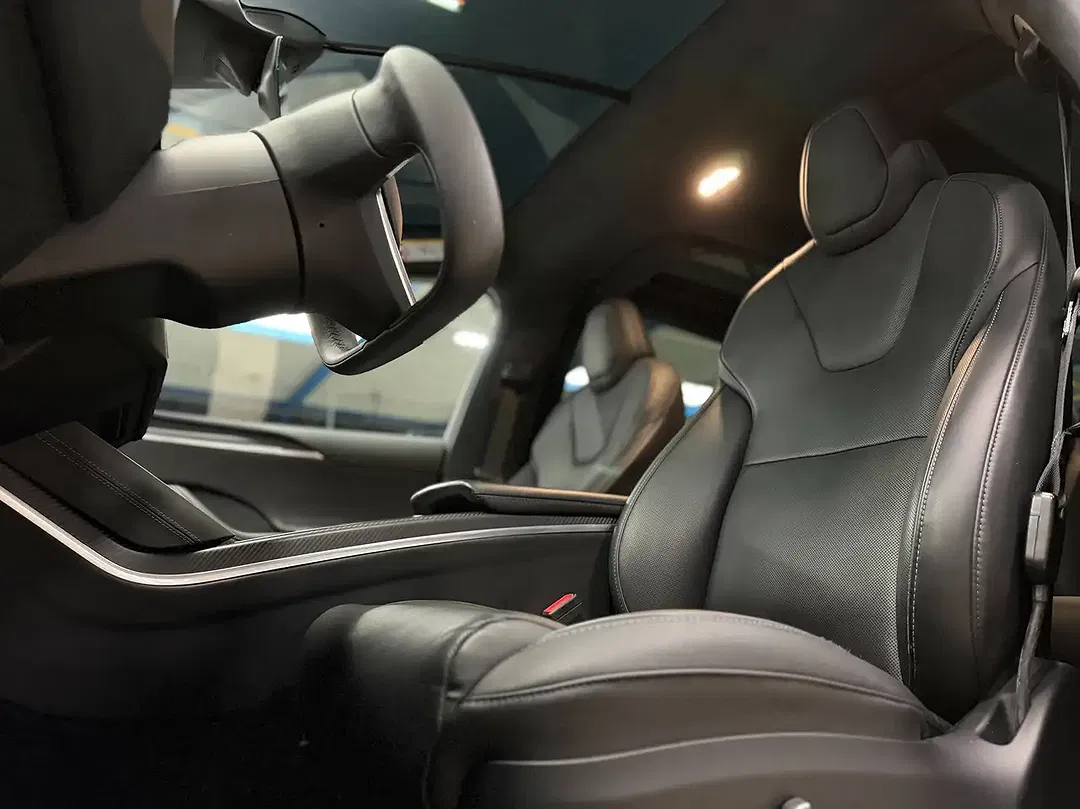 Tesla Model X Plaid - Thumbnail 12